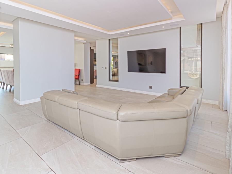 6 Bedroom Property for Sale in Birdwood Estate North West